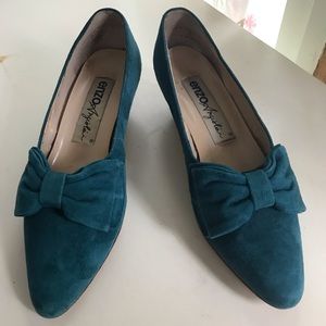 Vintage Enzo Angelini Green Suede Pumps